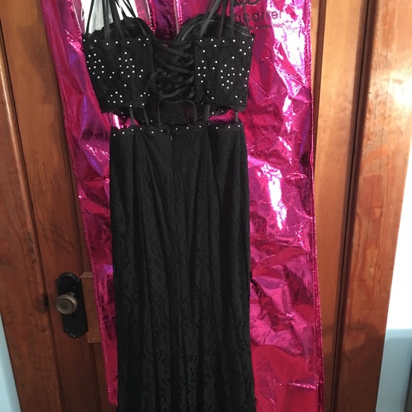 Beautiful black lace prom dress - Picture 4 of 5